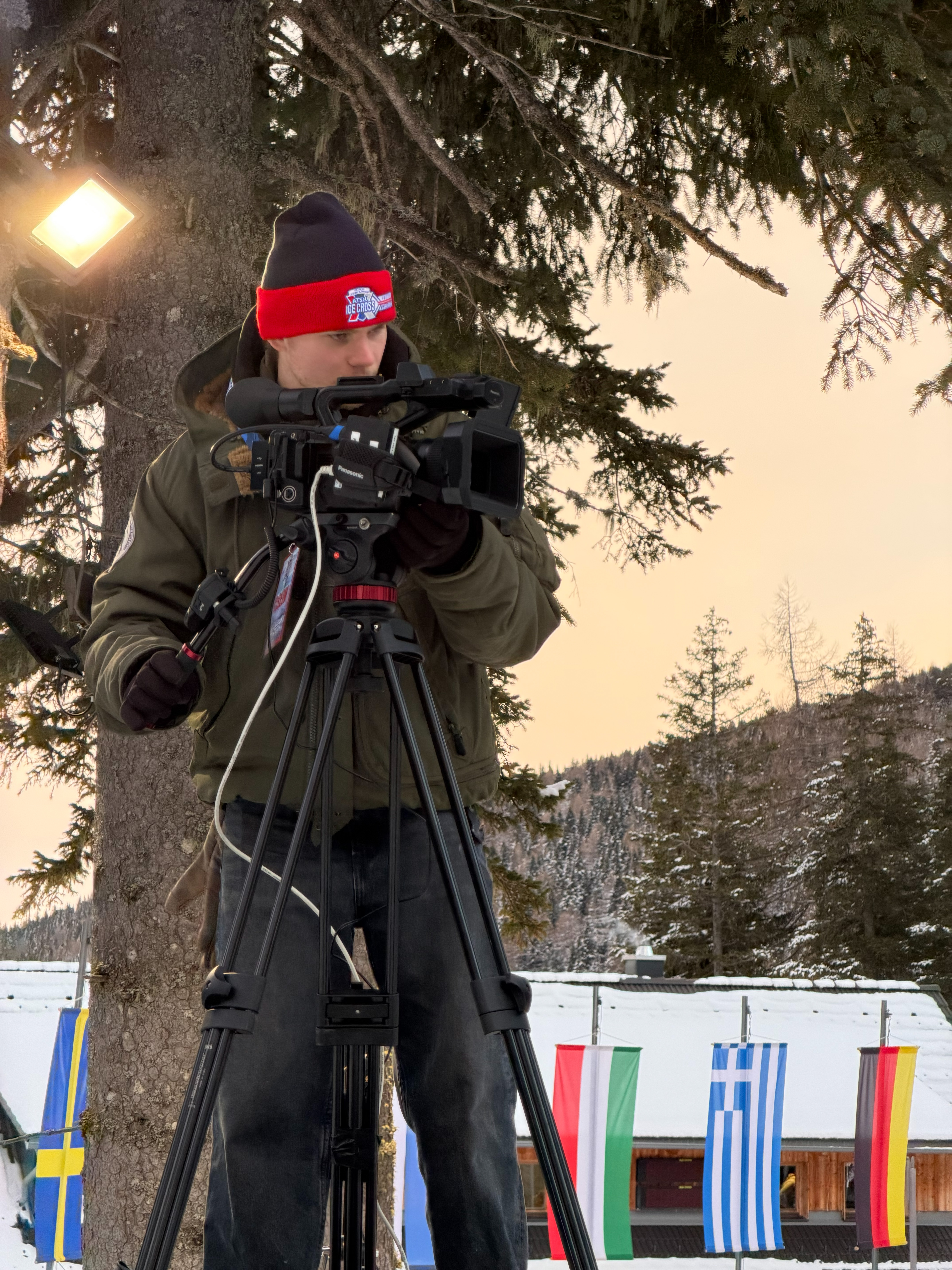 Florian Stradner an der Zielkamera beim Livestream des Winterleiten Ice Cross